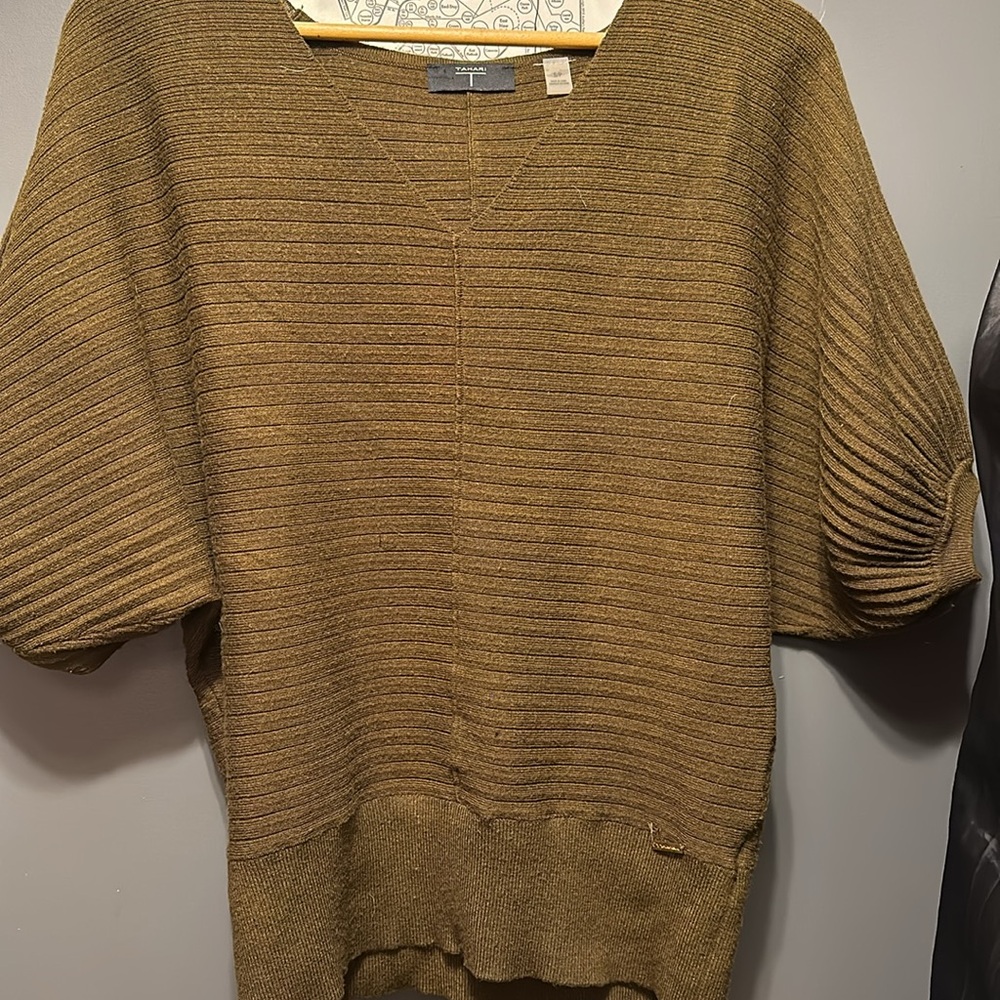 Tahari olive green small v-neck 3/4 sleeve sweater with poofed sleeves.